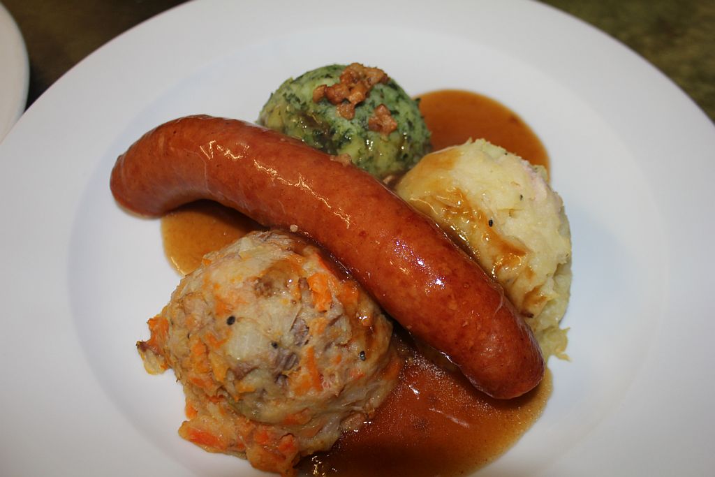 Combinatie van hutspot, boerenkool en zuurkoolstamppot bij Restaurant The Pantry Amsterdam
